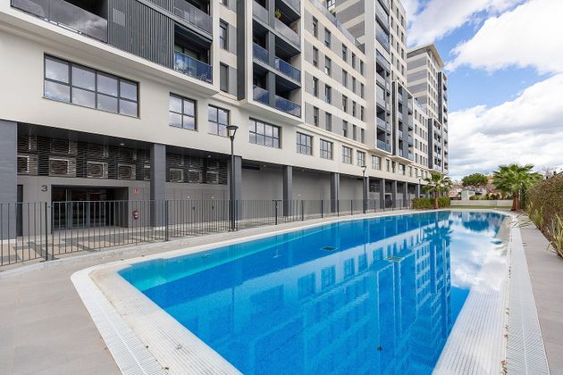 Foto 2 de Piso en venta en avenida Del Maestro Rodrigo de 2 habitaciones con terraza y piscina