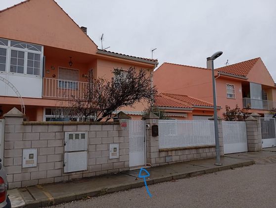 Foto 1 de Casa adosada en venta en calle Bedija de 5 habitaciones con piscina y jardín