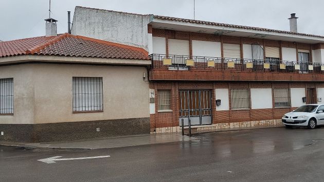 Foto 2 de Casa adossada en venda a calle Ocaña de 4 habitacions amb terrassa i balcó