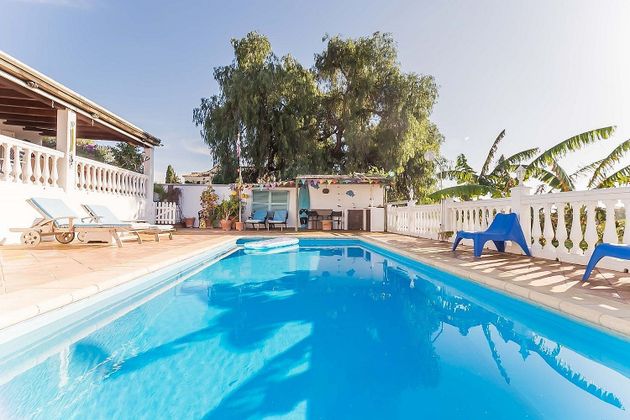 Foto 2 de Venta de chalet en El Padrón - El Velerín - Voladilla de 4 habitaciones con terraza y piscina