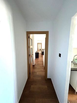 Foto 2 de Venta de piso en Los Jardines de Marbella - La Ermita de 3 habitaciones con garaje y ascensor