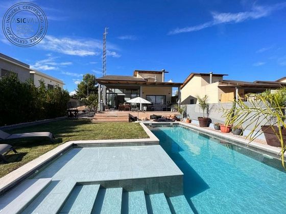 Foto 2 de Chalet en venta en El Bosque de 3 habitaciones con terraza y piscina