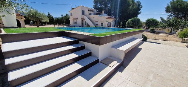 Foto 1 de Chalet en venta en Ibi de 4 habitaciones con terraza y piscina