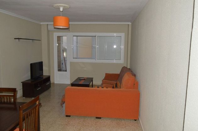 Foto 1 de Piso en venta en Oeste de 3 habitaciones con terraza y aire acondicionado