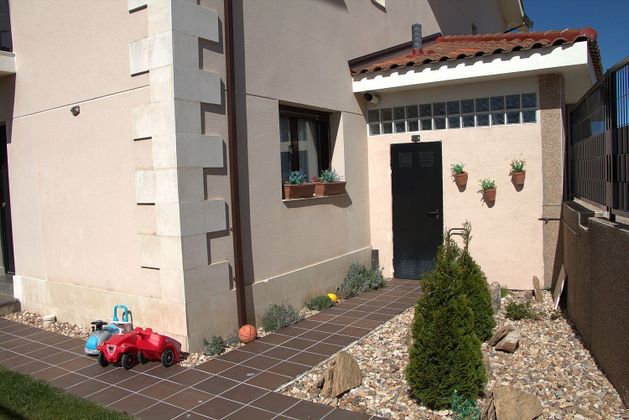 Foto 2 de Venta de casa en calle Prados de la Cañada de 3 habitaciones con terraza y piscina