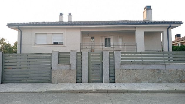 Foto 2 de Xalet en venda a Torrejón del Rey de 3 habitacions amb terrassa i piscina