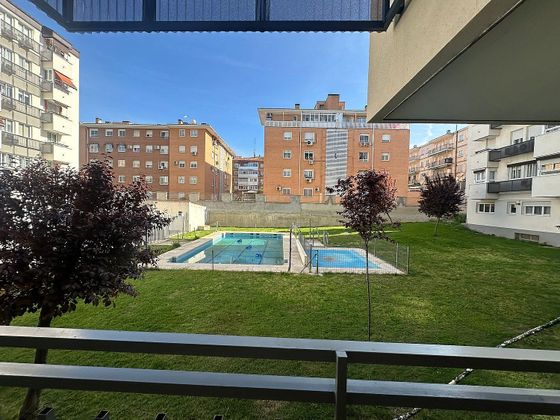 Foto 1 de Pis en venda a Barrio de la Estación de 3 habitacions amb terrassa i piscina