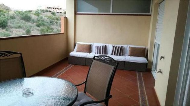 Foto 2 de Alquiler de piso en Calahonda de 2 habitaciones con terraza y piscina