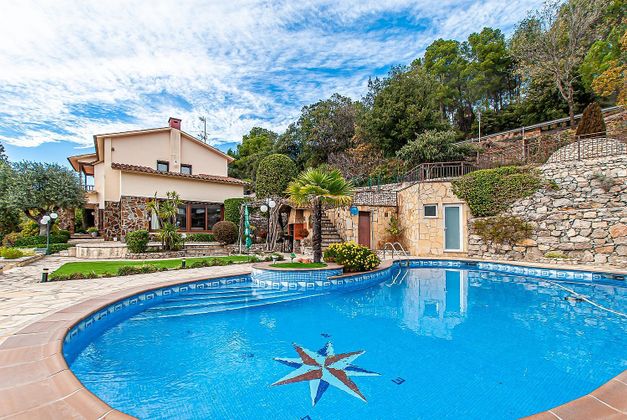 Foto 2 de Xalet en venda a calle Guinardera de 6 habitacions amb terrassa i piscina