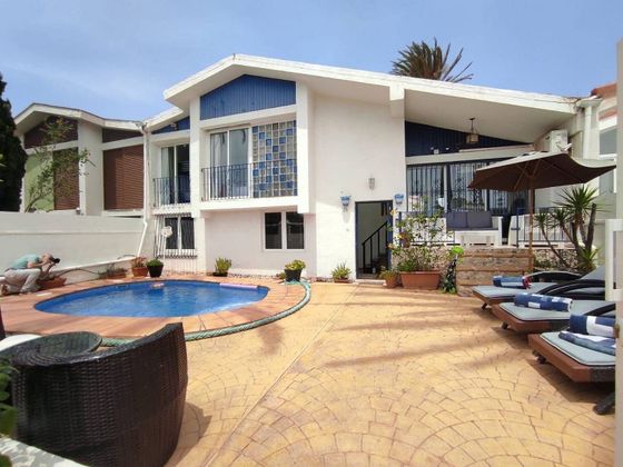 Foto 1 de Casa en venta en Zona Entremares de 4 habitaciones con terraza y piscina