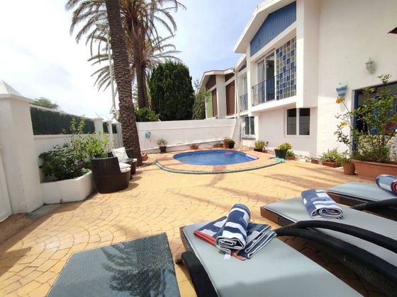 Foto 2 de Casa en venta en Zona Entremares de 4 habitaciones con terraza y piscina