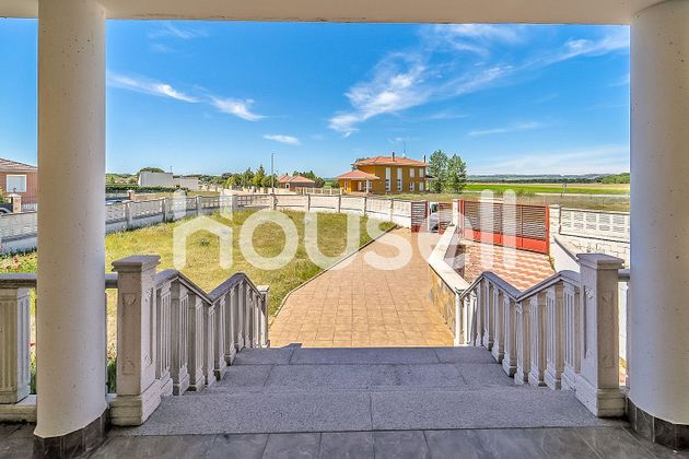 Foto 1 de Casa en venda a Villanueva de Duero de 4 habitacions amb terrassa i garatge