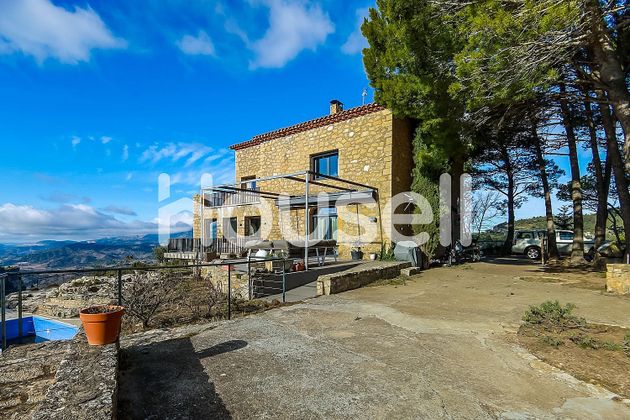Foto 1 de Casa en venta en Cornudella de Montsant de 7 habitaciones con terraza y piscina