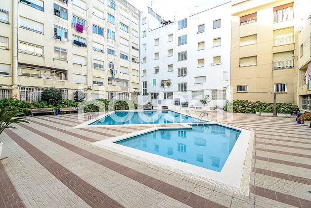 Foto 1 de Dúplex en venda a Centre - Pineda de Mar de 2 habitacions amb piscina i aire acondicionat