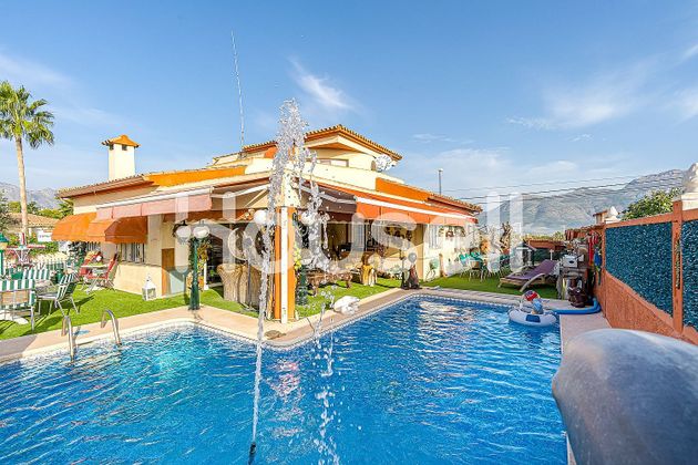 Foto 1 de Casa en venda a Nucia (la) de 4 habitacions amb terrassa i piscina