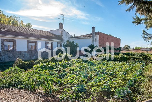Foto 1 de Casa en venda a Cimanes de la Vega de 5 habitacions amb garatge i jardí