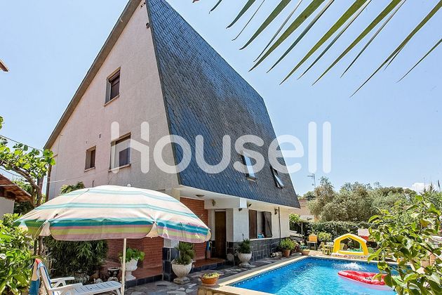 Foto 1 de Casa en venta en Palau-solità i Plegamans de 5 habitaciones con terraza y piscina