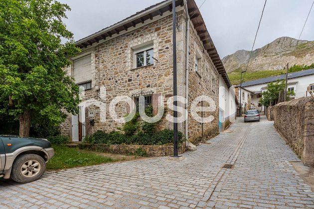 Foto 1 de Casa rural en venda a Cabrillanes de 5 habitacions i 200 m²