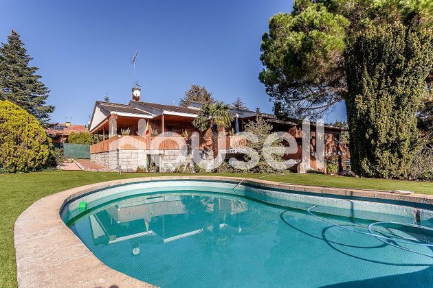 Foto 1 de Casa en venta en La Navata de 6 habitaciones con terraza y piscina