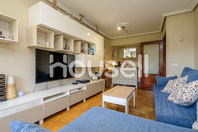 Foto 2 de Pis en venda a Llanera de 3 habitacions amb garatge i calefacció