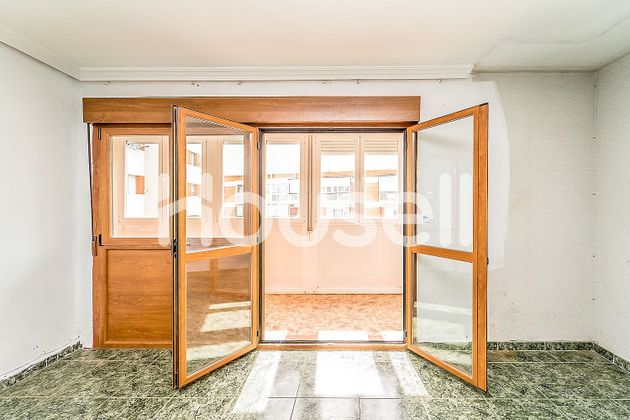 Foto 2 de Piso en venta en San Pablo y Santa Marina de 2 habitaciones con calefacción y ascensor
