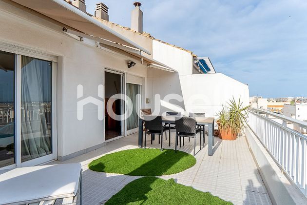 Foto 1 de Àtic en venda a Centro - Torrevieja de 4 habitacions amb terrassa i piscina