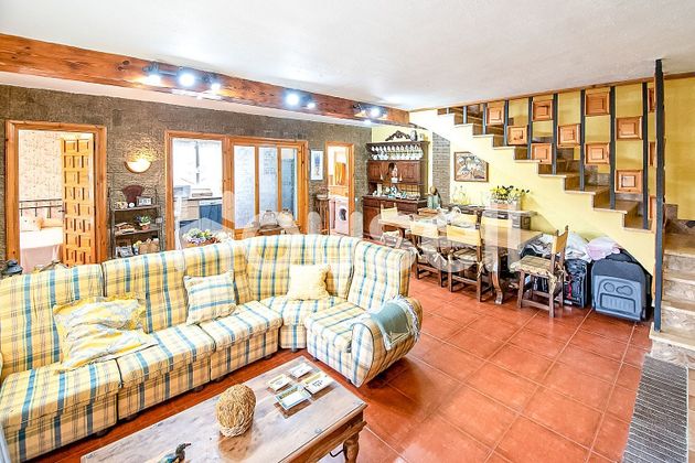 Foto 2 de Casa en venta en Garrafe de Torío de 3 habitaciones con terraza y piscina