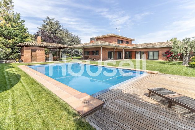 Foto 1 de Casa en venda a Canovelles de 5 habitacions amb terrassa i piscina