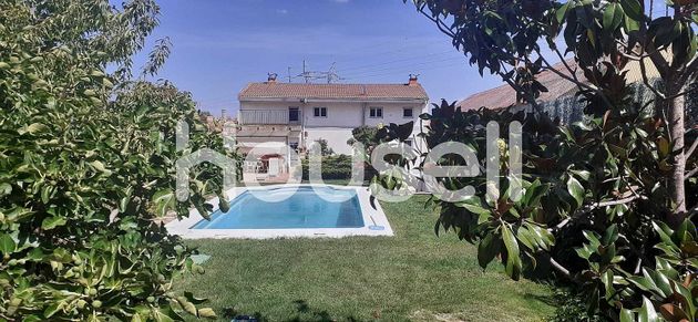 Foto 1 de Casa en venda a Trobajo del Camino de 4 habitacions amb terrassa i piscina