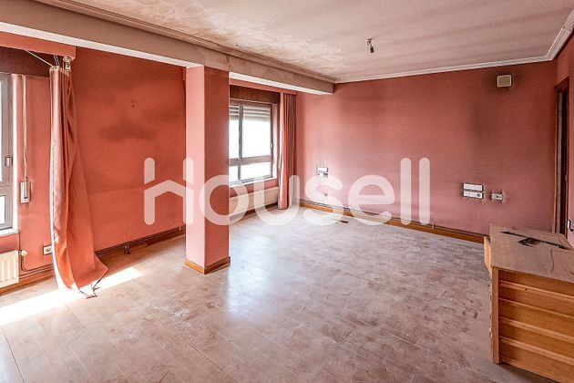 Foto 1 de Dúplex en venta en La Chantría - La Lastra de 6 habitaciones con terraza y garaje