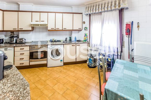 Foto 2 de Pis en venda a Santurtzi de 2 habitacions amb balcó i calefacció