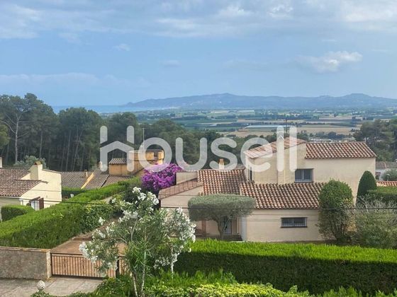 Foto 2 de Casa en venda a Torroella de Montgrí pueblo de 3 habitacions amb terrassa i jardí