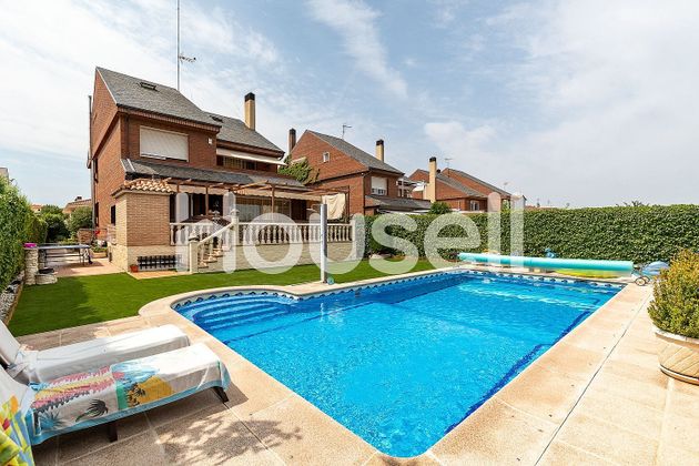 Foto 1 de Casa en venta en Carranque de 5 habitaciones con terraza y piscina