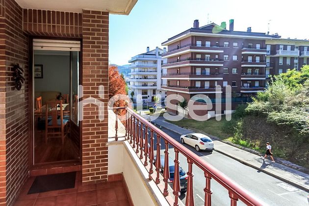 Foto 1 de Piso en venta en Etxebarri de 3 habitaciones con terraza y garaje