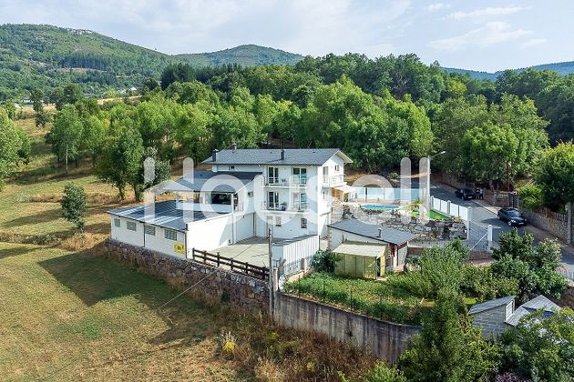 Foto 1 de Xalet en venda a Vega de Espinareda de 4 habitacions amb terrassa i piscina