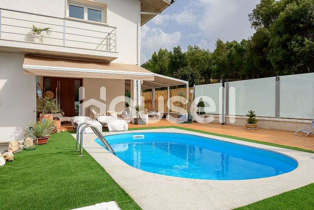 Foto 2 de Chalet en venta en Vega de Espinareda de 4 habitaciones con terraza y piscina