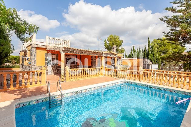 Foto 1 de Casa en venda a Montroy de 4 habitacions amb terrassa i piscina