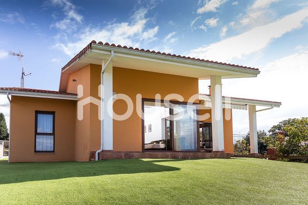 Foto 1 de Casa en venda a Carballo de 4 habitacions amb terrassa i garatge