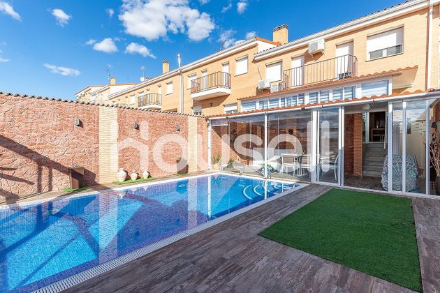 Foto 1 de Casa en venda a Olías del Rey de 4 habitacions amb terrassa i piscina