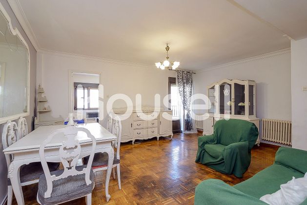 Foto 2 de Piso en venta en La Villa - Bazuelo de 3 habitaciones con terraza y calefacción