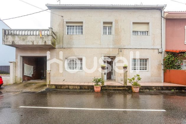 Foto 1 de Venta de casa en Boiro de 5 habitaciones con terraza y garaje