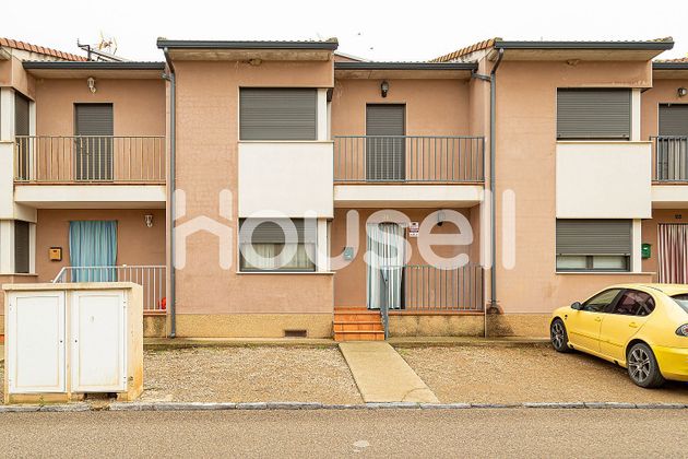 Foto 1 de Casa en venda a Almuniente de 5 habitacions amb garatge i balcó