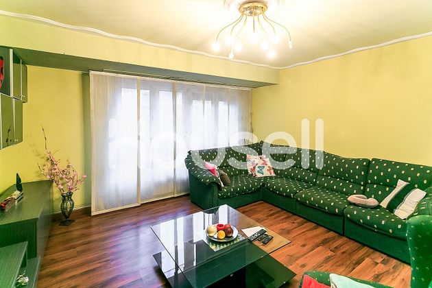 Foto 1 de Pis en venda a Basauri de 4 habitacions amb terrassa i balcó