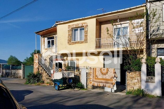 Foto 1 de Casa en venda a Carballiño (O) de 7 habitacions amb garatge i jardí