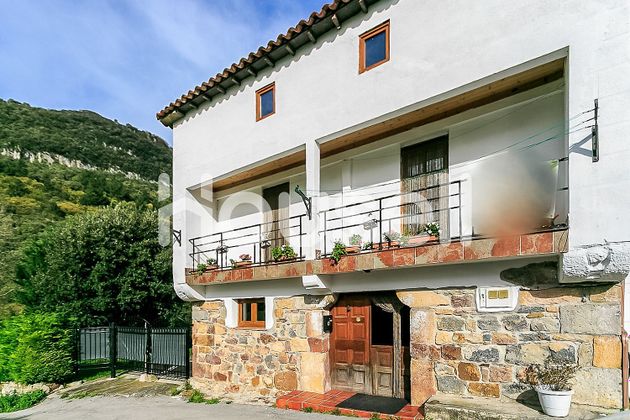 Foto 1 de Casa en venda a Ampuero de 6 habitacions amb garatge i jardí