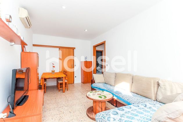 Foto 2 de Casa en venta en Clarà de 4 habitaciones con terraza y jardín