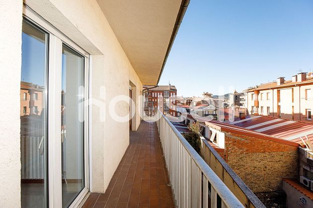 Foto 2 de Piso en venta en Sant Joan de les Abadesses de 4 habitaciones con balcón y calefacción