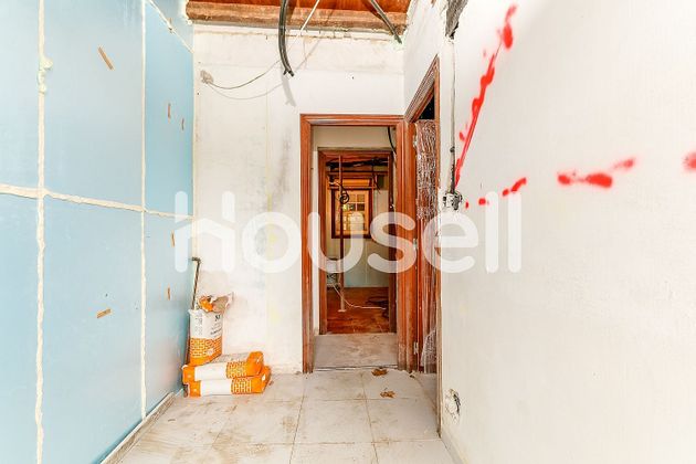 Foto 2 de Casa en venda a As Travesas - Balaídos de 8 habitacions amb garatge i jardí
