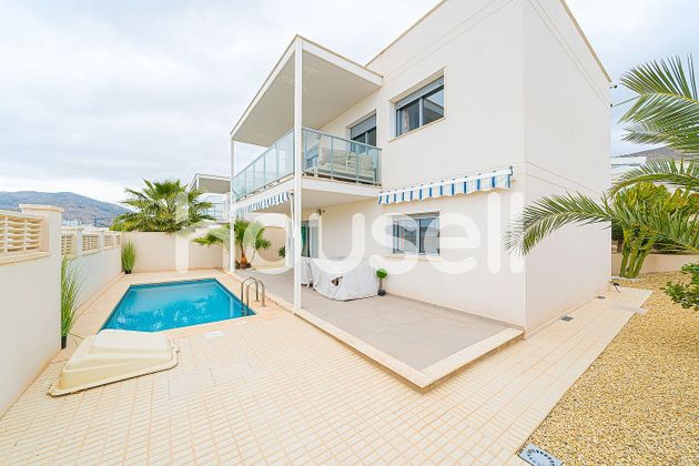 Foto 1 de Casa en venta en Cala de Finestrat de 4 habitaciones con terraza y piscina