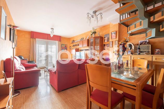 Foto 1 de Dúplex en venta en Becerril de la Sierra de 3 habitaciones con terraza y piscina